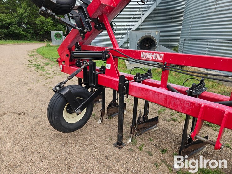 moore-built/hawkins-937-16r30-ditcher/hiller-w/liquid-fertilizer-image-10