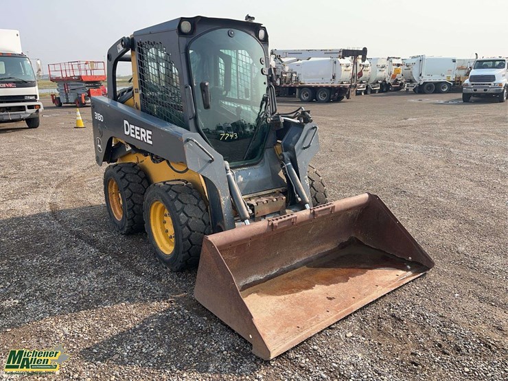 2011-deere-318d-image-2