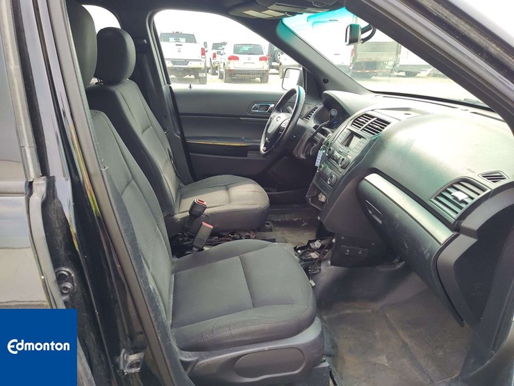 2017-ford-explorer-image-26
