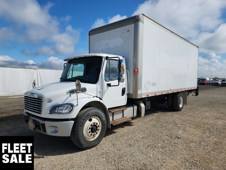 2015-freightliner-m2-106-image-1