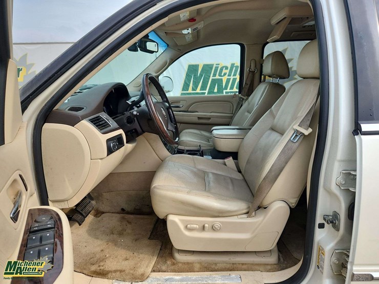 cadillac-escalade-esv-image-16