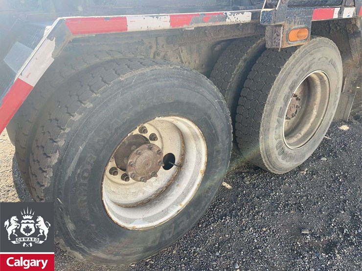 2015-freightliner-m2-106-image-12