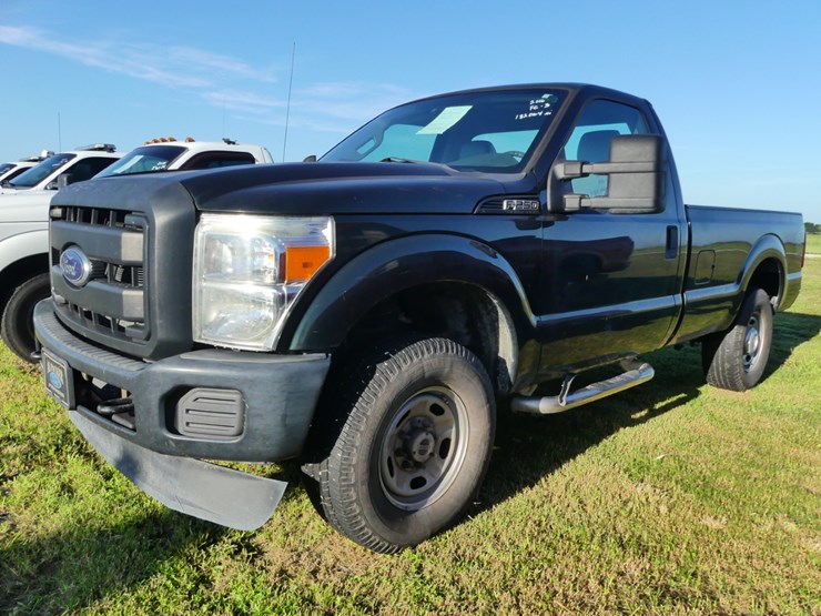 2016-ford-f250-xl-image-1