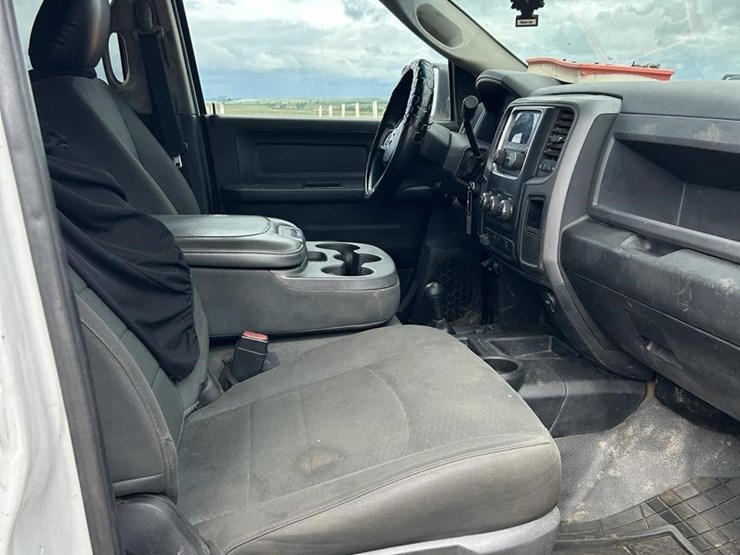 2018-ram-2500-tradesman-image-29