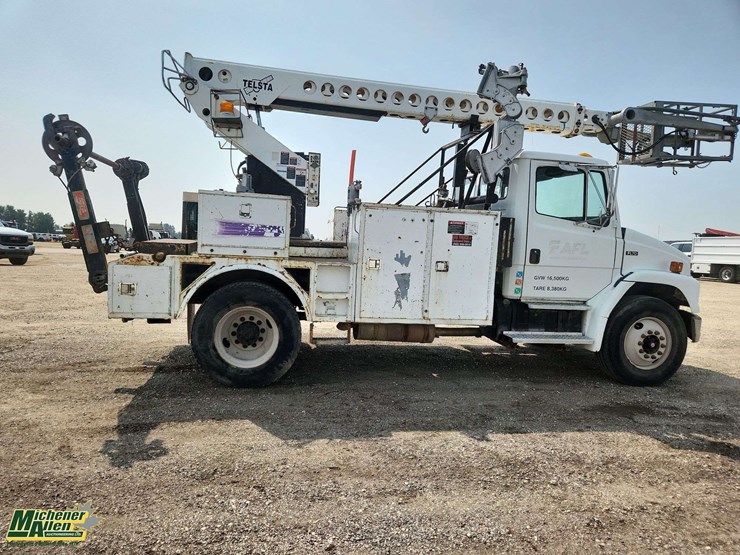 2000-freightliner-fl70-image-8