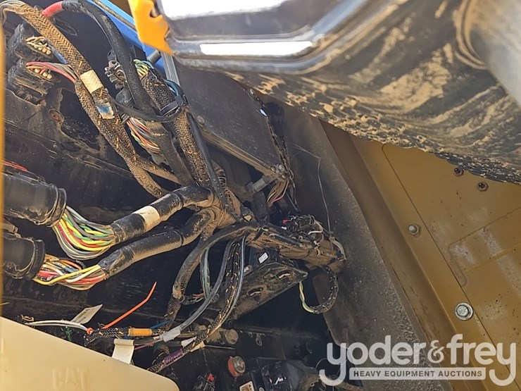 2019-caterpillar-336-image-33