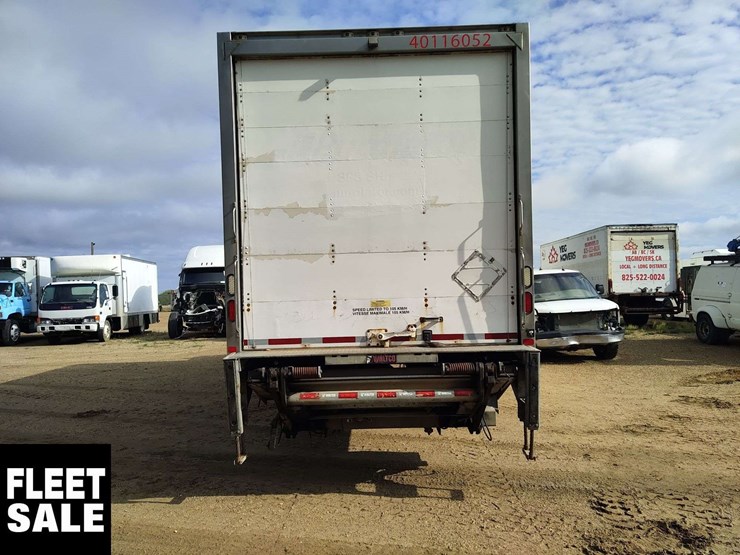 2017-freightliner-m2-106-image-10