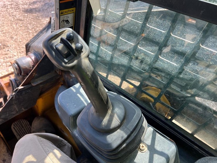 2019-deere-317g-image-19