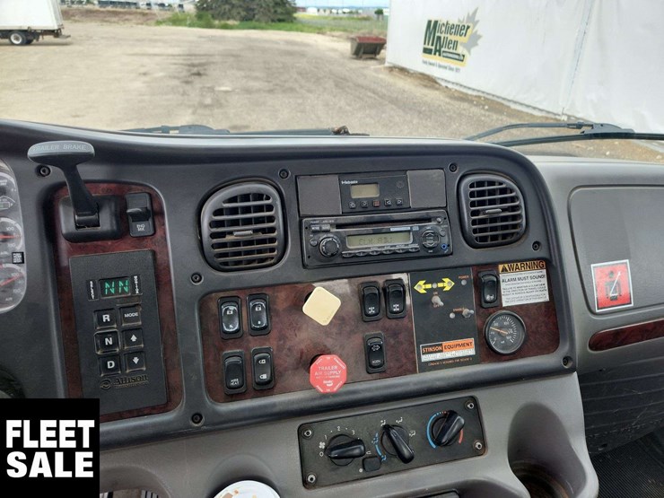 2013-freightliner-m2-106-image-20