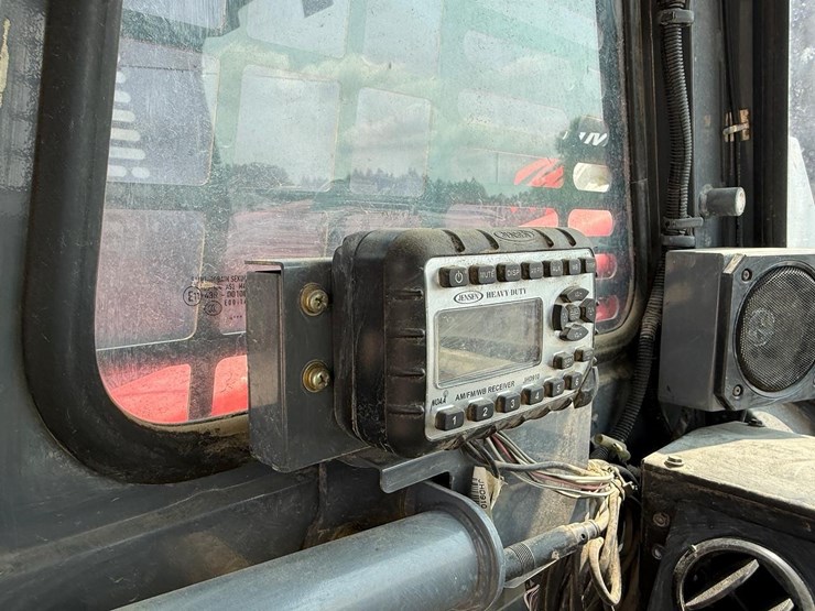 2015-takeuchi-tl12-image-26