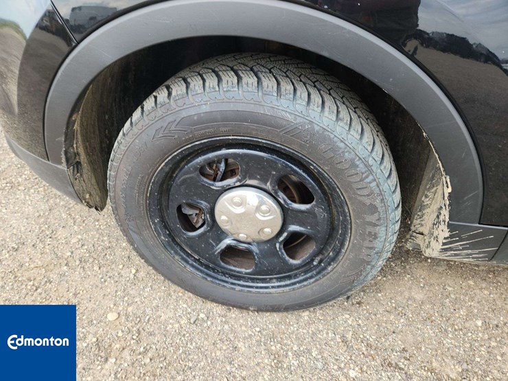 2015-ford-explorer-image-24