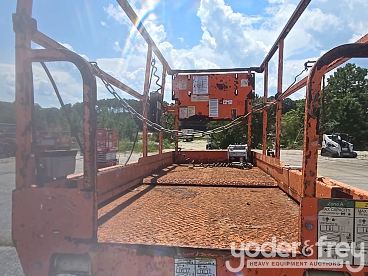 2016-jlg-3246es-image-16