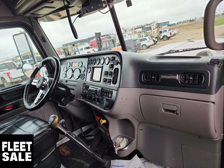 2017-peterbilt-389-image-18
