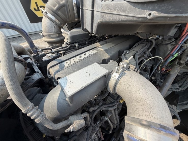 2020-peterbilt-579-image-10