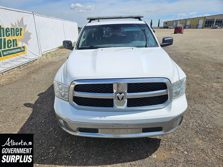 2019-ram-1500-classic-image-34