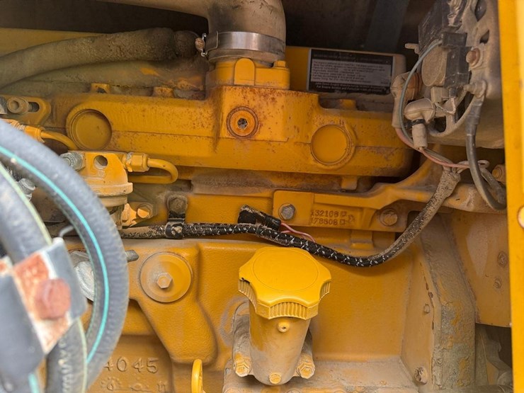 2024-deere-310e-image-12