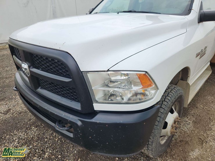 2016-dodge-3500-image-35