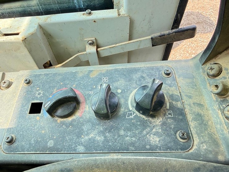 2007-takeuchi-tb175-image-22