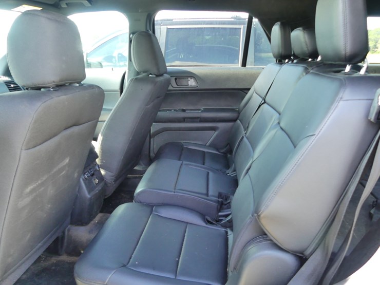 2017-ford-explorer-image-8