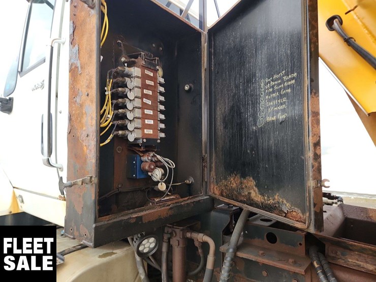 international-workstar-7500-image-34