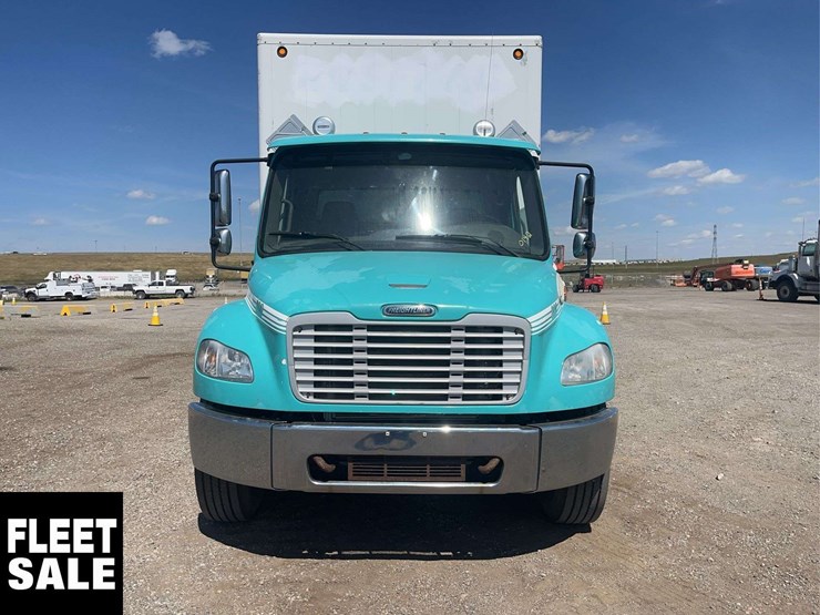 2012-freightliner-m2-106-image-9