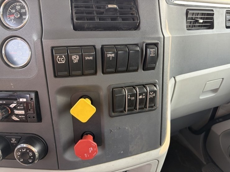 2020-peterbilt-579-image-40