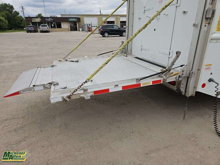 2016-freightliner-mt45-image-46