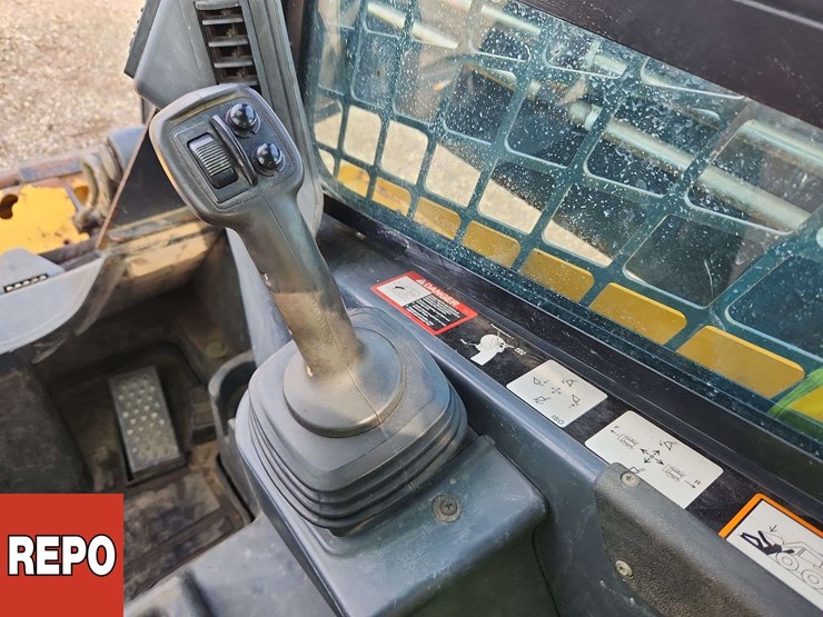 deere-326d-image-18