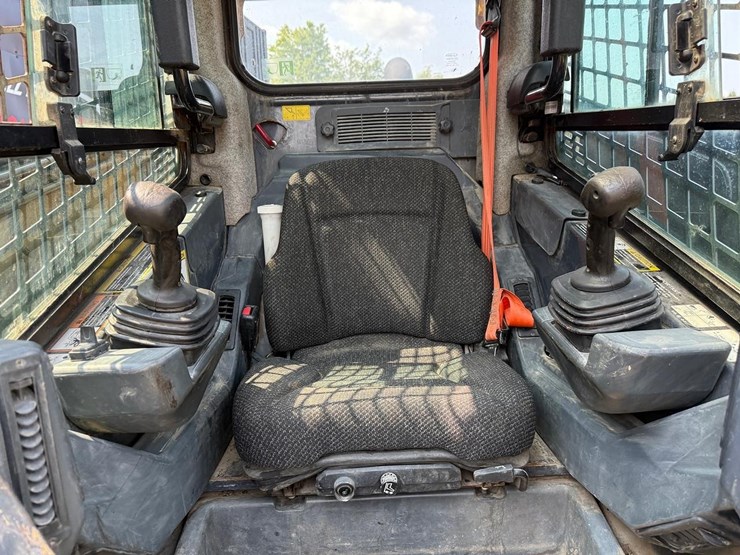 2019-deere-333g-image-19
