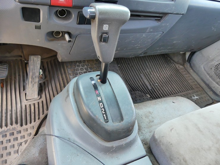 2014-isuzu-npr-image-11
