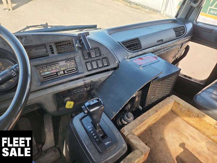 1998-gmc-t7500-image-27