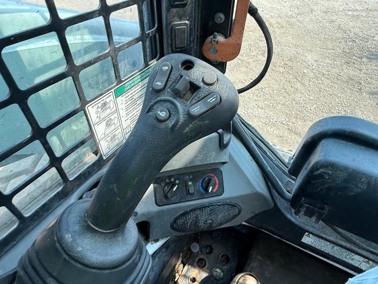 2022-bobcat-s740-image-23