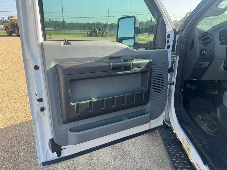 2016-ford-f550-image-51