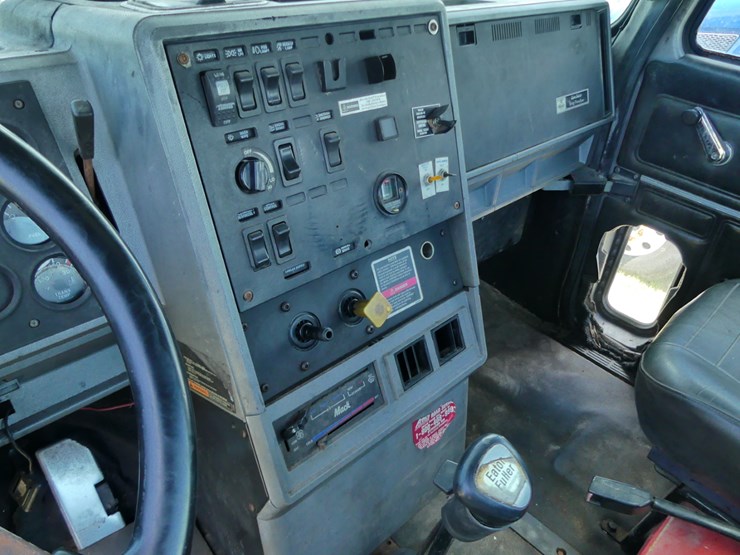 1999-mack-ch613-image-14