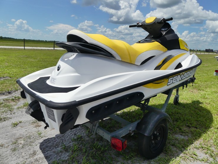 2007-seadoo-jet-ski-image-3