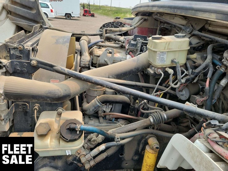 2007-freightliner-m2-106-image-30