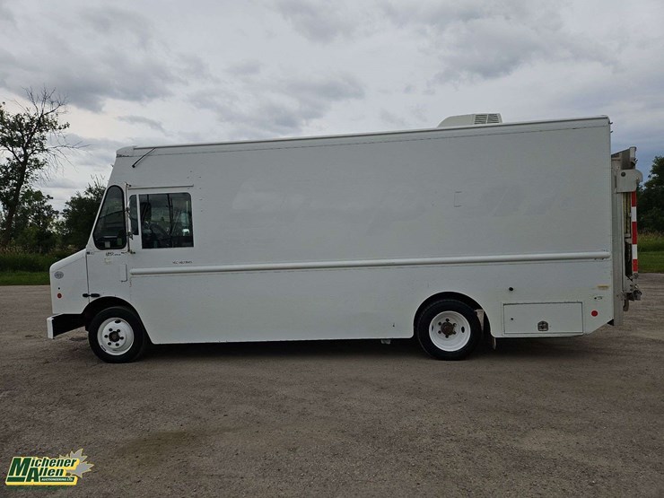 2016-freightliner-mt45-image-6