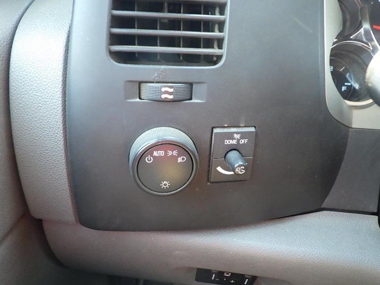 2013-chevrolet-2500-image-31