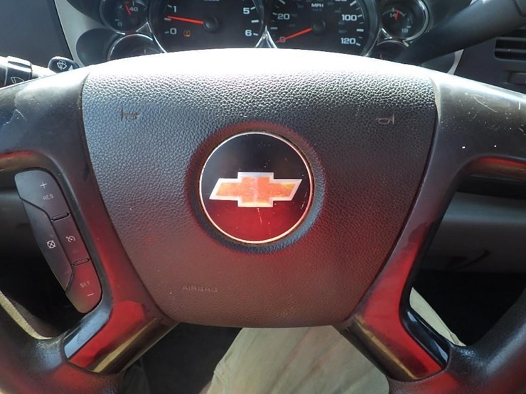 2013-chevrolet-2500-image-30