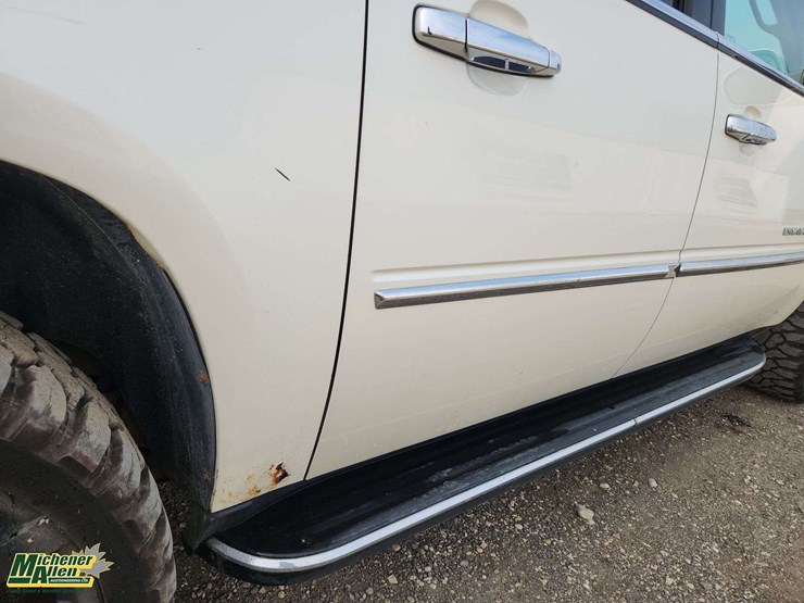 cadillac-escalade-esv-image-66