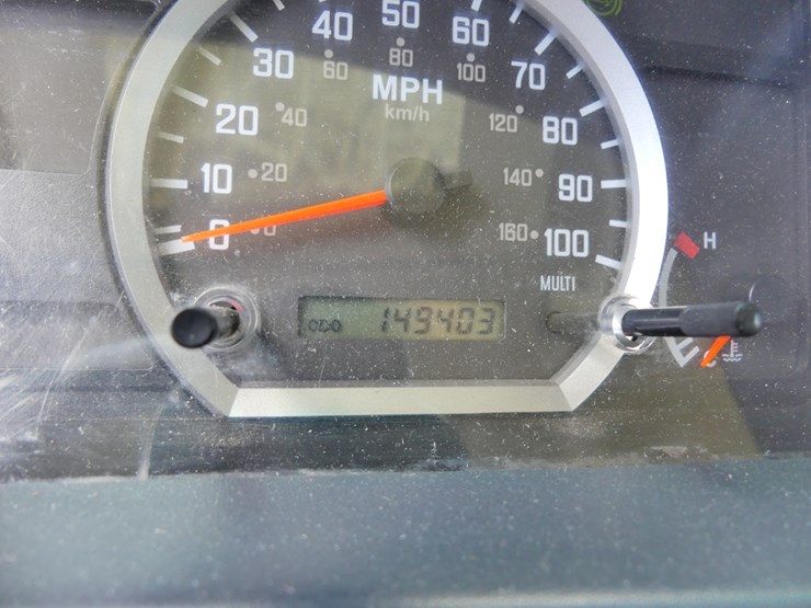 2014-isuzu-npr-image-14