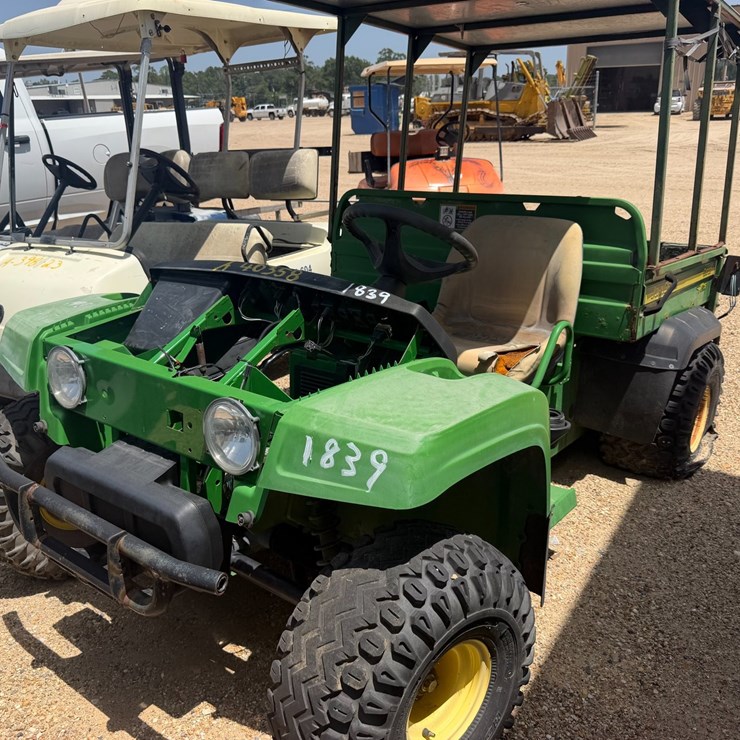 JOHN DEERE GATOR