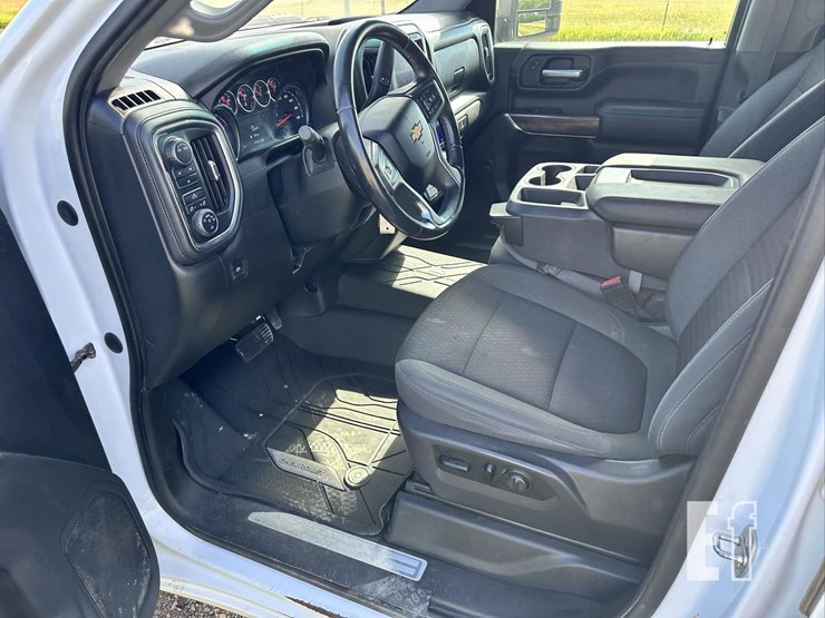 2021-chevrolet-silverado-2500hd-lt-image-25