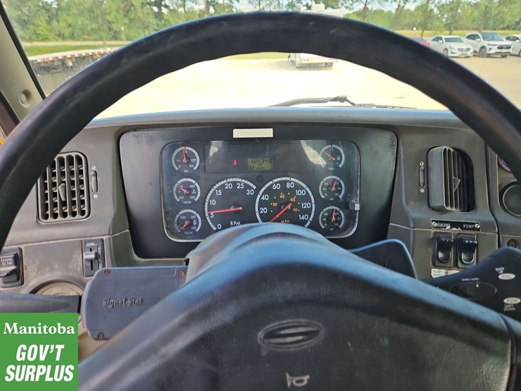 2004-sterling-lt9500-image-24