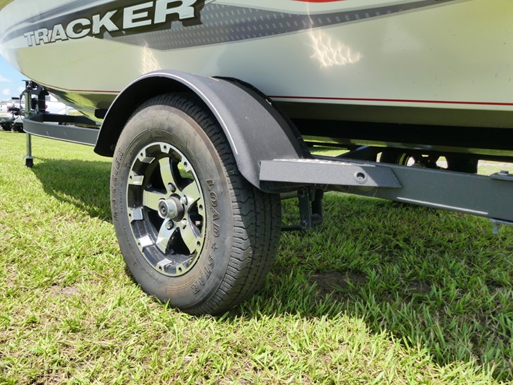 2020-basstracker-17.5'-aluminum-bass-boat-image-23
