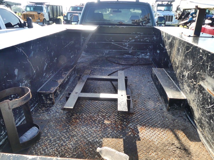 2021-ford-f350-xl-image-8