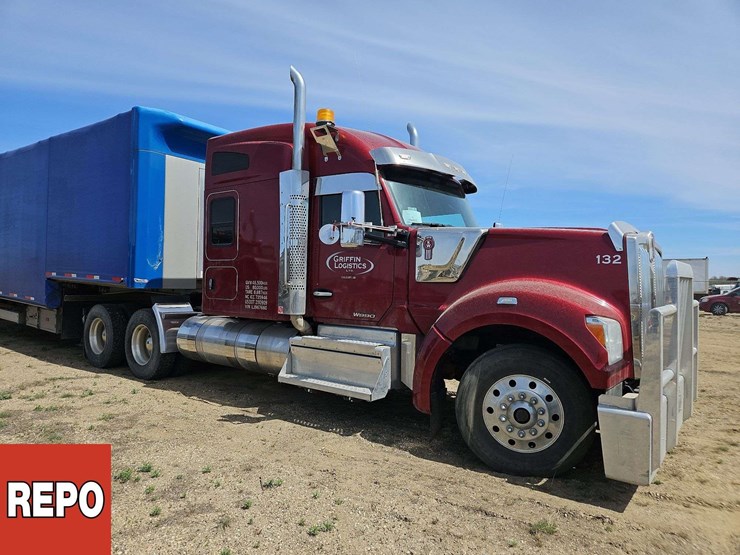 2020-kenworth-w990-image-4