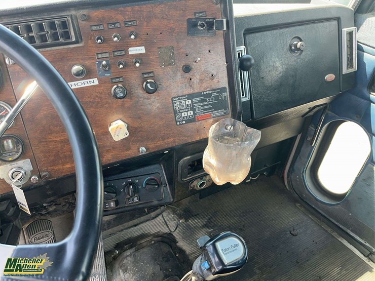 1996-peterbilt-357-t/a-cab-&-chassis-image-16