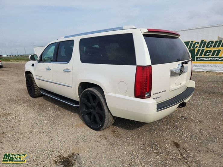 cadillac-escalade-esv-image-3