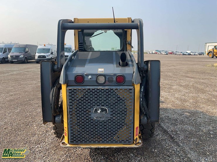 2011-deere-318d-image-7